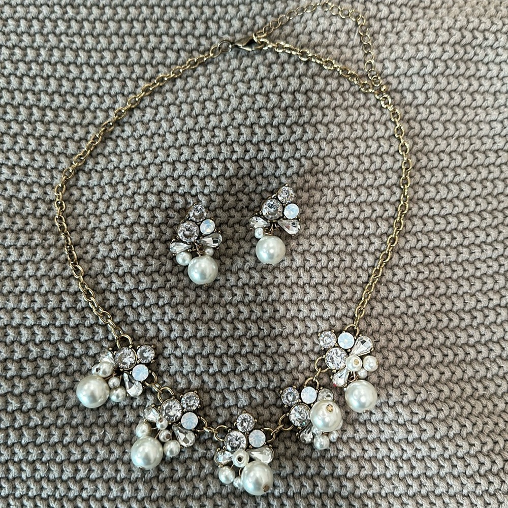 Necklace and earrings set